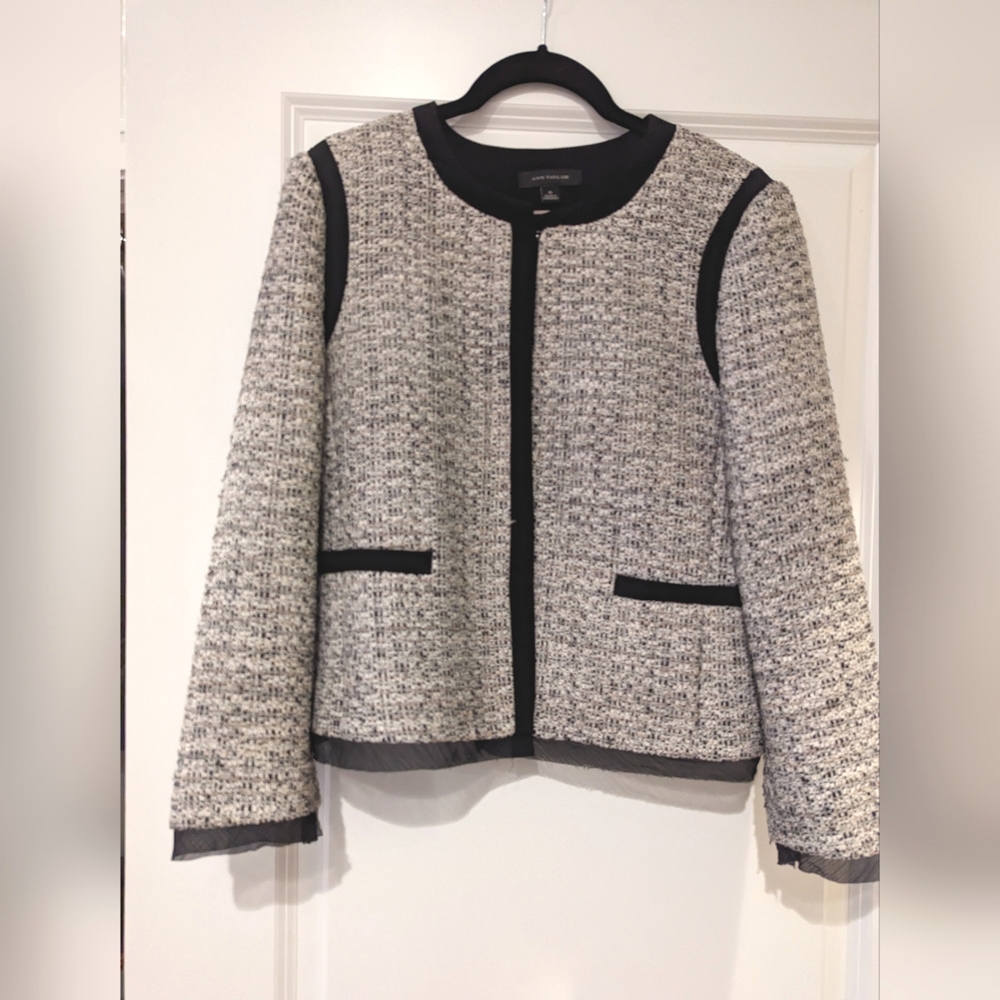 Beautiful tweed Ann Taylor jacket blazer size 6